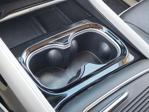 Used 2024 Chrysler Pacifica Limited w/ Trailer Tow Group image 24