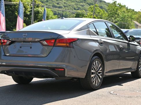 Used 2024 Nissan Altima 2.5 SV FWD image 5