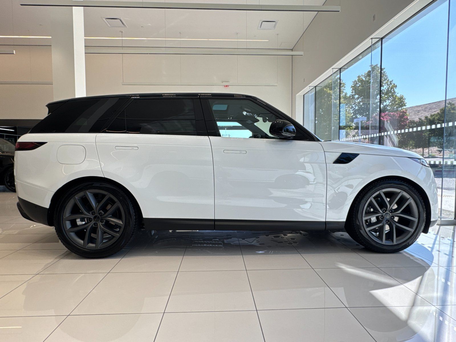 Used 2026 Land Rover Range Rover Sport SE AWD/4WD image 7