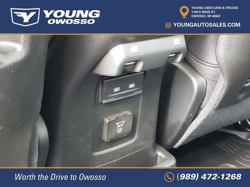Used 2024 Jeep Wrangler Unlimited Sahara w/ Technology Group AWD/4WD image 28