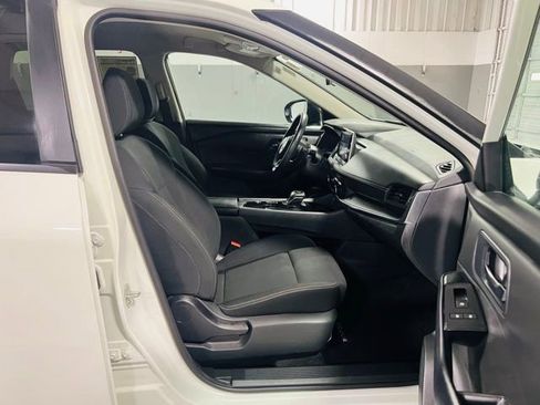Used 2024 Nissan Rogue S FWD image 29