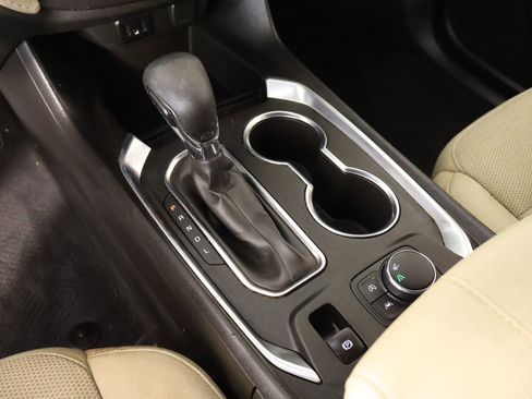 Used 2023 Chevrolet Traverse LS image 7