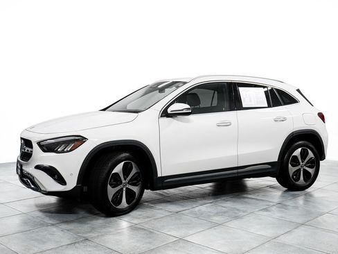 Used 2025 Mercedes-Benz GLA 250 4MATIC image 4