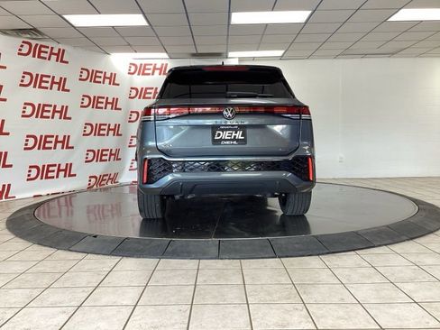 Used 2025 Volkswagen Tiguan SE R-Line AWD/4WD image 6