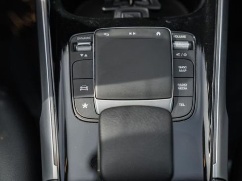 Used 2022 Mercedes-Benz GLB 250 4MATIC w/ Premium Package Lite image 25