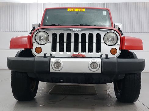 Used 2011 Jeep Wrangler Unlimited Sahara w/ Mopar Chrome Edition Group AWD/4WD image 10