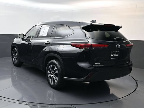 Used 2021 Toyota Highlander XLE FWD image 8