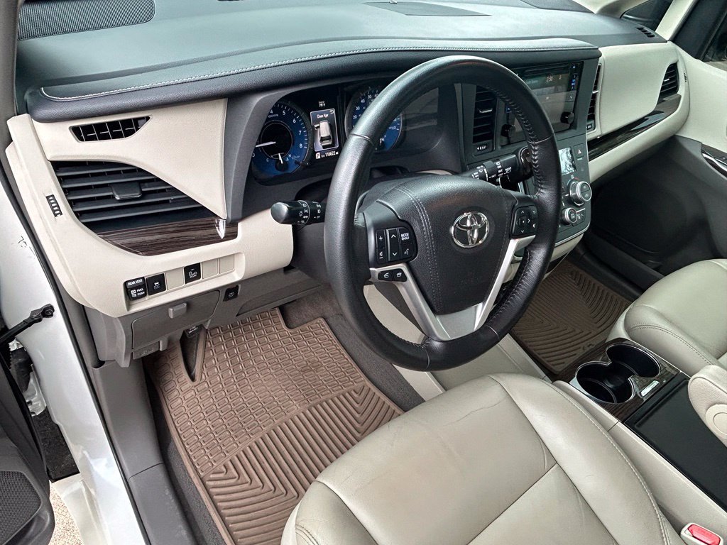 Used 2016 Toyota Sienna XLE FWD image 20