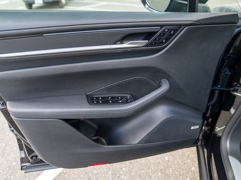 Used 2025 Porsche Macan Electric image 10