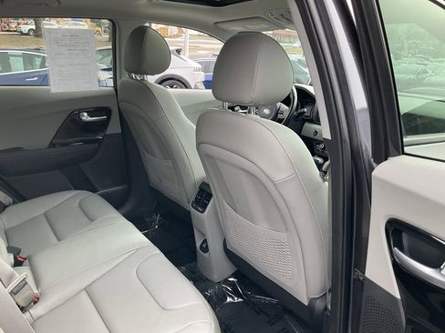 Used 2019 Kia Niro EX Premium w/ Sunroof Package image 46