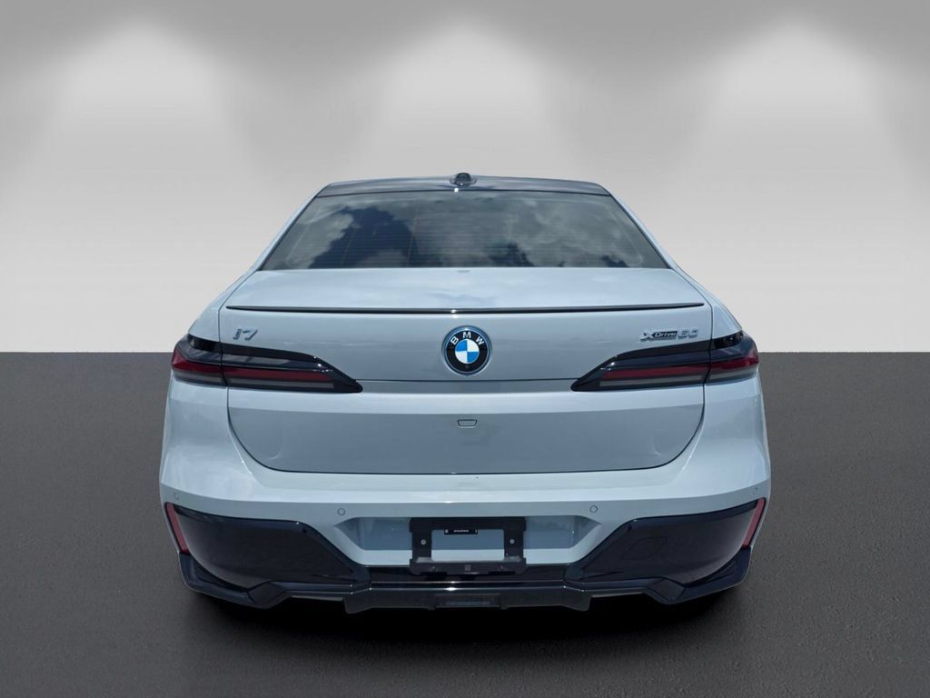 Used 2023 BMW i7 xDrive60 AWD/4WD image 5