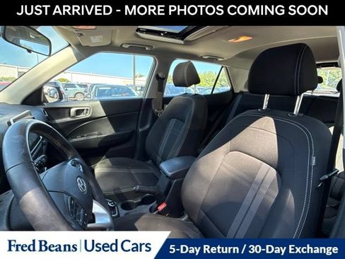 Used 2023 Hyundai Venue SEL FWD image 17
