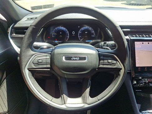 New 2025 Jeep Grand Cherokee Limited image 15