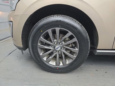 Used 2020 Ford Expedition Limited image 15