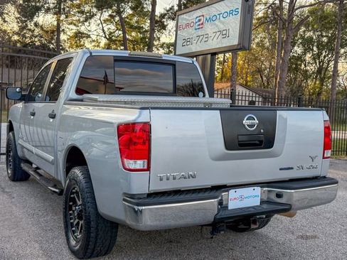 Used 2011 Nissan Titan SV image 5