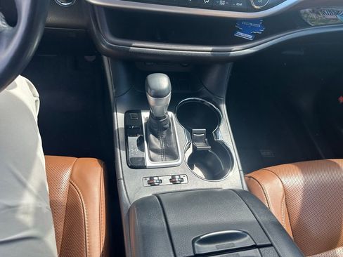 Used 2018 Toyota Highlander Limited Platinum FWD image 11