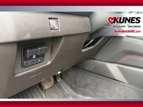 Used 2023 Chevrolet Colorado Z71 w/ Z71 Convenience Package 2 AWD/4WD image 9