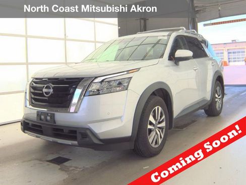 Used 2023 Nissan Pathfinder SL AWD/4WD image 1