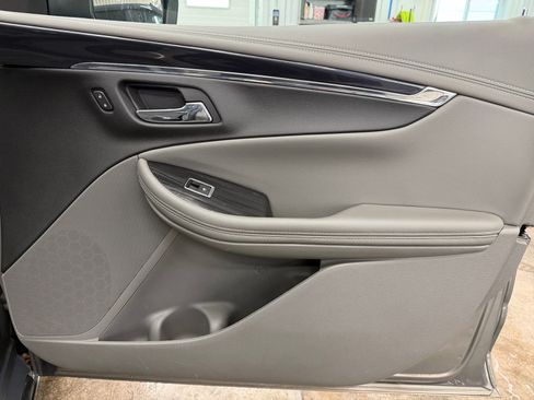 Used 2018 Chevrolet Impala LT image 24