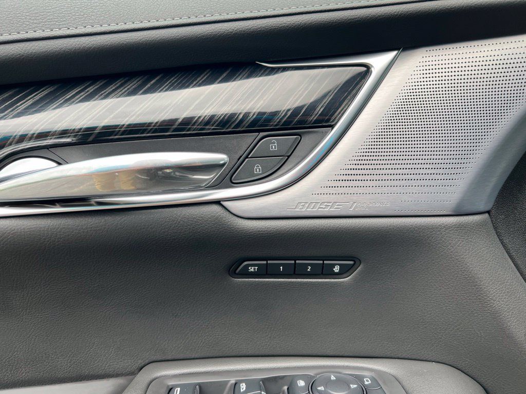 Used 2024 Cadillac XT6 Premium Luxury w/ Technology Package AWD/4WD image 8
