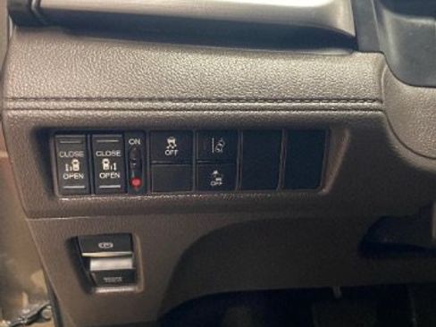 Used 2018 Honda Odyssey EX image 20