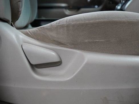 Used 2004 Toyota Sienna LE w/ LE Pkg 1 FWD image 30