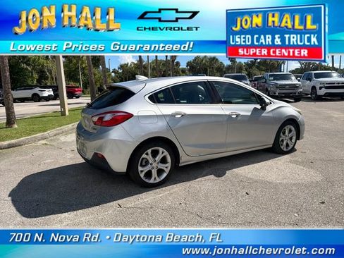 Used 2018 Chevrolet Cruze Premier FWD image 11