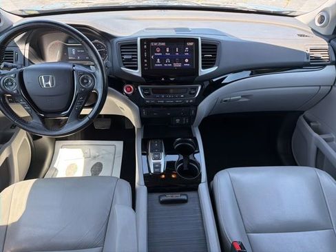 Used 2018 Honda Pilot Touring image 13