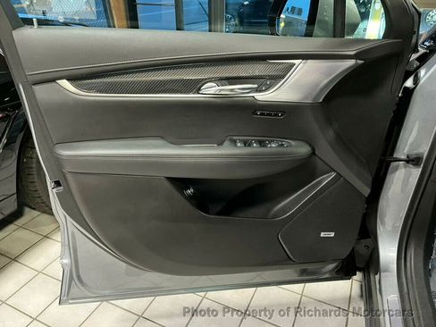 Used 2024 Cadillac XT6 Sport image 15