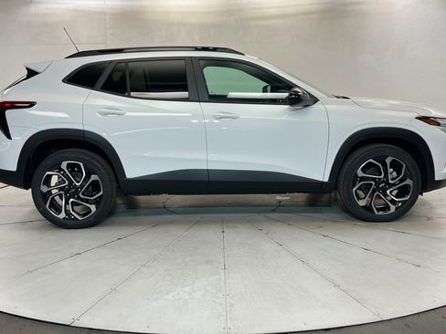 New 2026 Chevrolet Trax RS w/ Driver Confidence Package FWD image 7