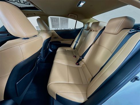 Used 2023 Lexus ES 350 w/ Premium Package image 28