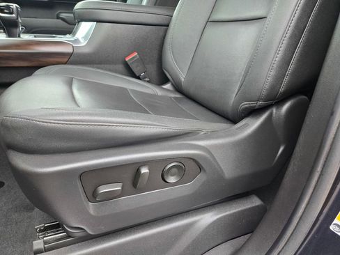 Used 2022 GMC Sierra 1500 SLT w/ SLT Convenience Package image 24