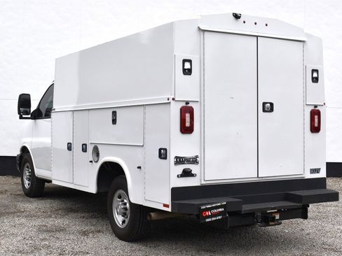 Used 2022 Chevrolet Express 3500 w/ Power Convenience Package image 2
