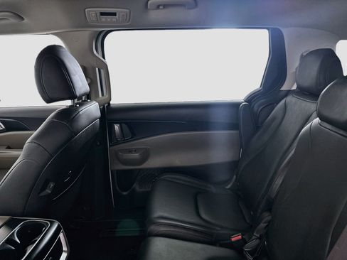 Used 2026 Kia Carnival LXS FWD image 32