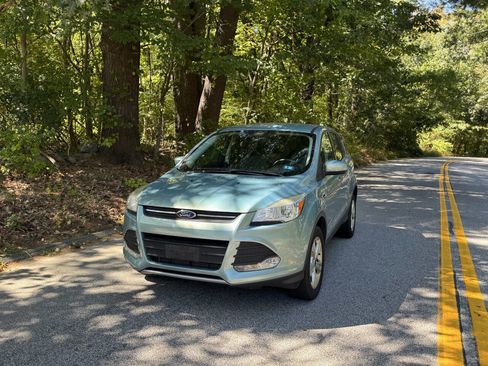 Used 2013 Ford Escape SE w/ Class II Trailer Tow Pkg image 2