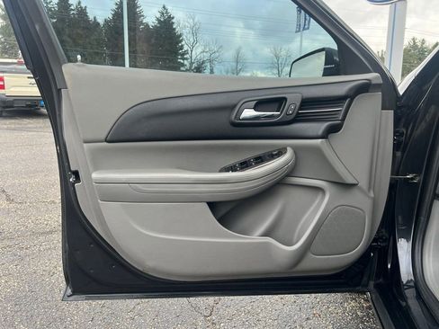 Used 2015 Chevrolet Malibu LT image 17