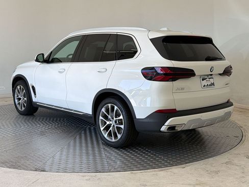 Used 2026 BMW X5 xDrive40i AWD/4WD image 3