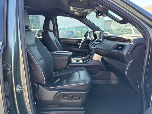 Used 2023 Chevrolet Suburban Premier image 16