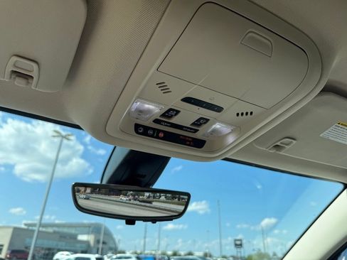 Used 2021 GMC Acadia Denali w/ Denali Technology Package FWD image 20