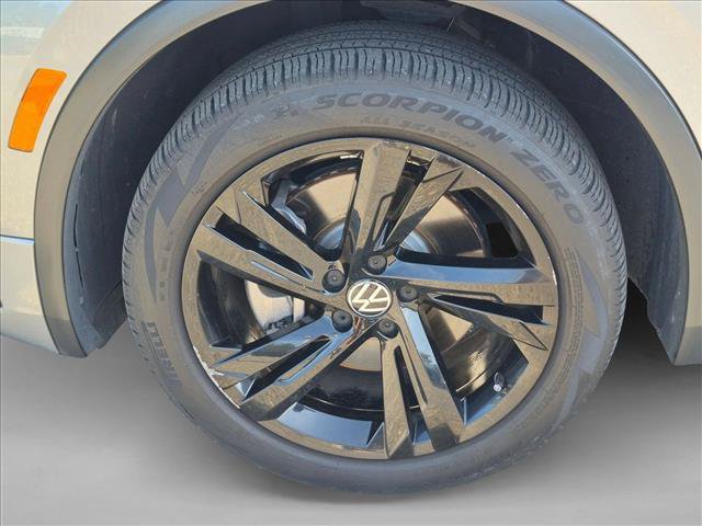 Used 2023 Volkswagen Tiguan SE R-Line FWD image 22