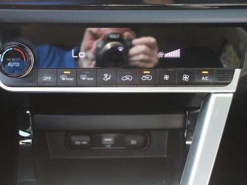 Certified 2023 Kia Seltos S w/ Navigation Package FWD image 36