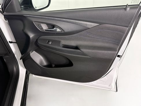 Used 2025 Buick Envista Sport Touring image 30