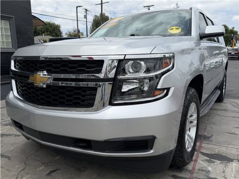 Used 2018 Chevrolet Suburban LT RWD image 11