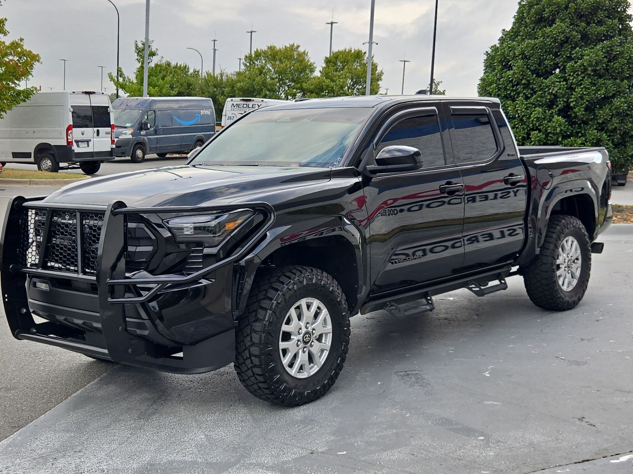 Used 2026 Toyota Tacoma SR5 AWD/4WD image 3