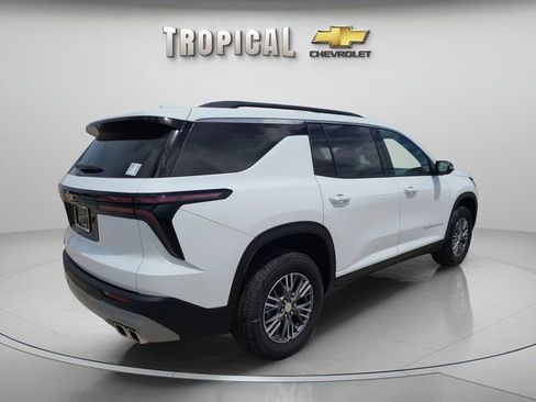 Used 2025 Chevrolet Traverse LT image 5