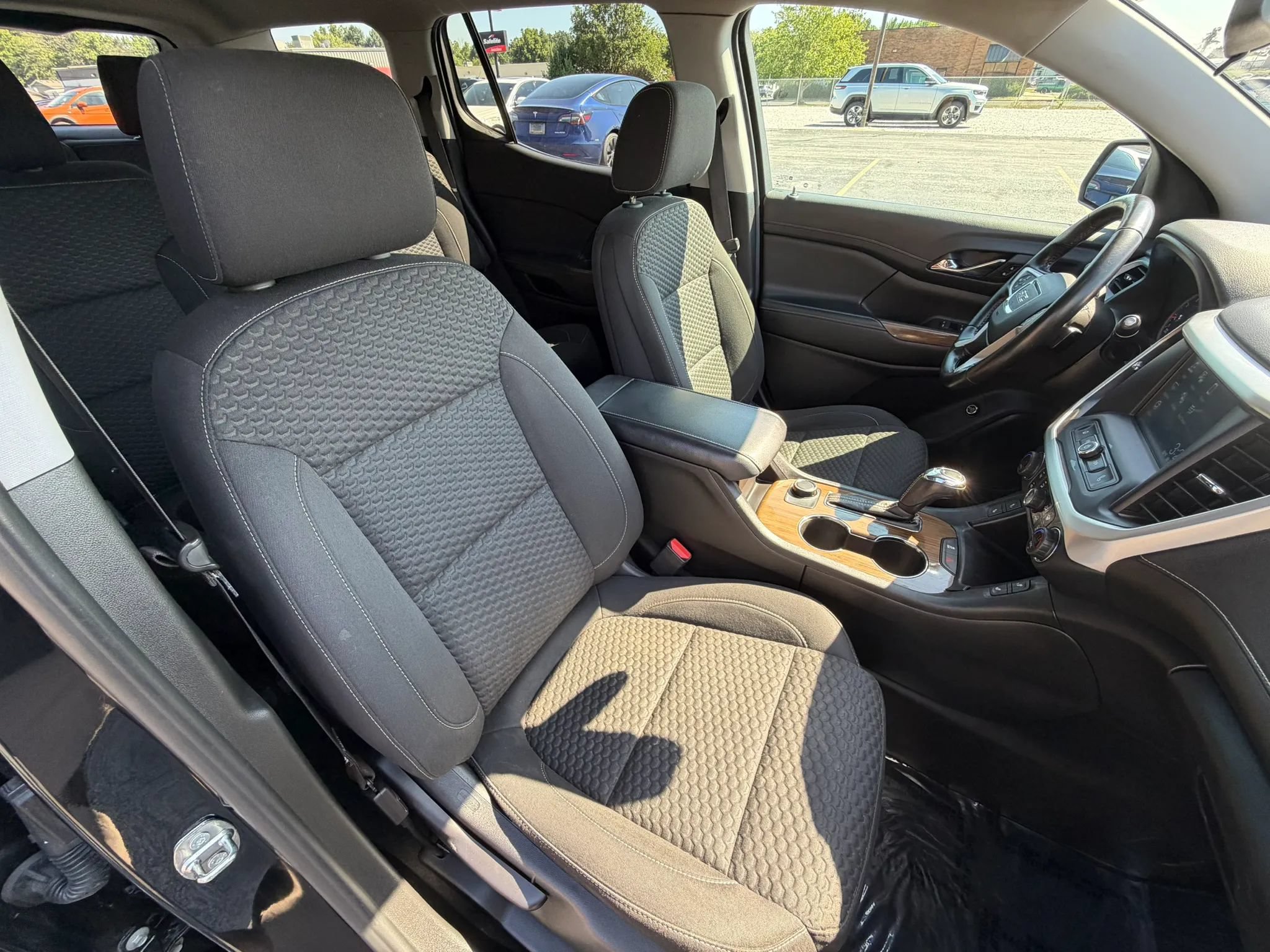Used 2019 GMC Acadia SLE FWD image 27