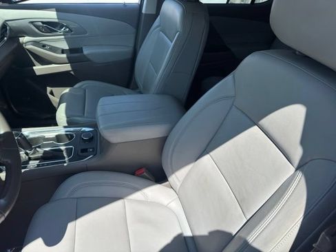 Used 2019 Chevrolet Traverse LT w/ LT Premium Package AWD/4WD image 6