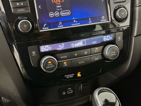 Used 2019 Nissan Rogue SV FWD image 23