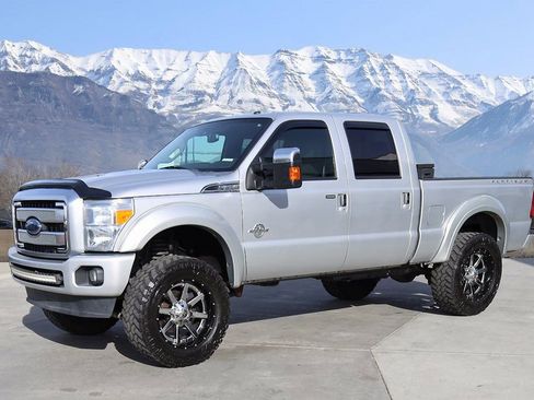 Used 2016 Ford F350 Platinum w/ FX4 Off-Road Package AWD/4WD image 2