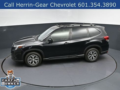 Used 2023 Subaru Forester Premium AWD/4WD image 32